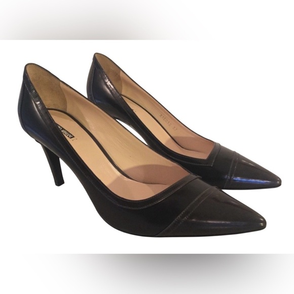 GIORGIO ARMANI BLack Leather, Pointed Toe Asymetric Vamp Pumps Wm Sz 39.5 Italy​ - Picture 4 of 12